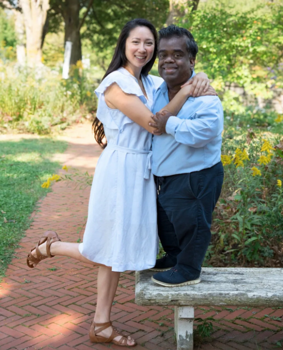 最萌身高差？亚裔正妹结婚照疯传　小鸟依人的却是新郎