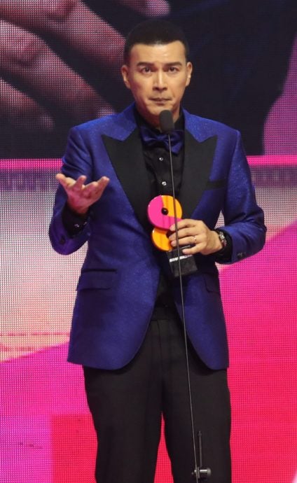 最霸娱乐盛典|与培永大颖同夺4奖 菲道尔拍大合照“不见”了