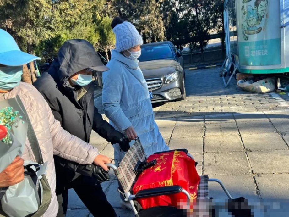 朱令中铊毒骨灰安葬北京万安公墓 父母沉冤须昭雪续追凶 