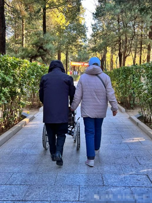 朱令中铊毒骨灰安葬北京万安公墓 父母沉冤须昭雪续追凶 