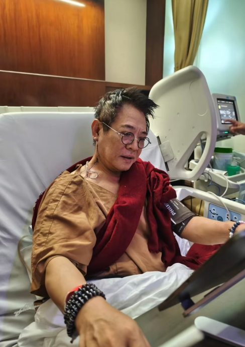 李连杰手术过程曝光　幽默称脖子新添酷大文身