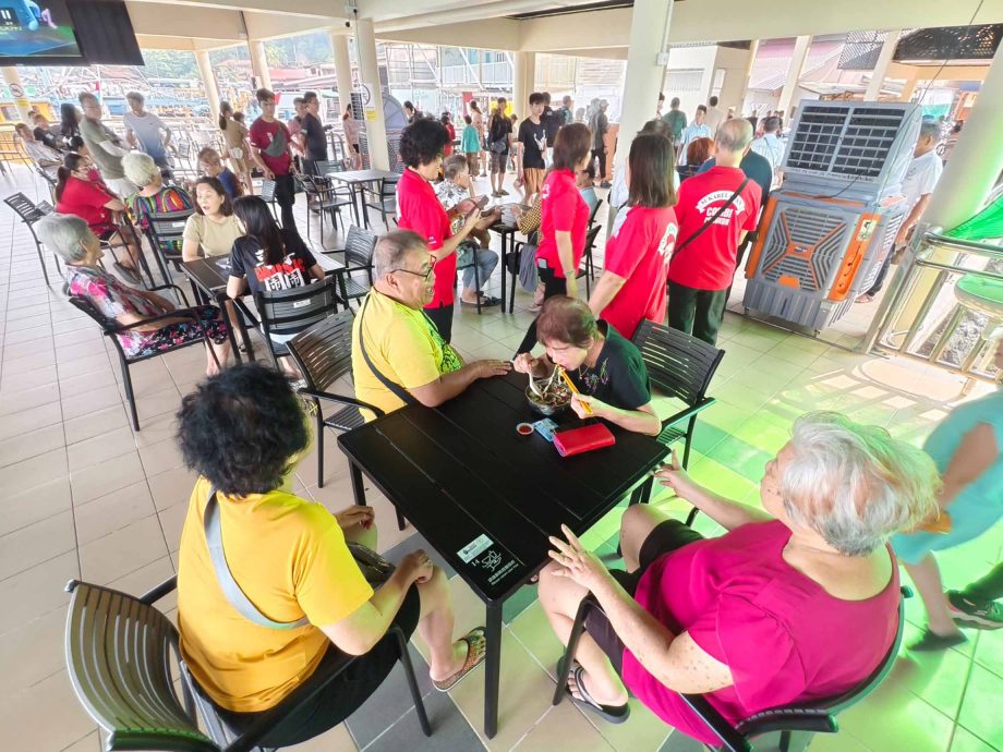 村委会善用改造 邦咯岛吉灵丸码头变身美食市集