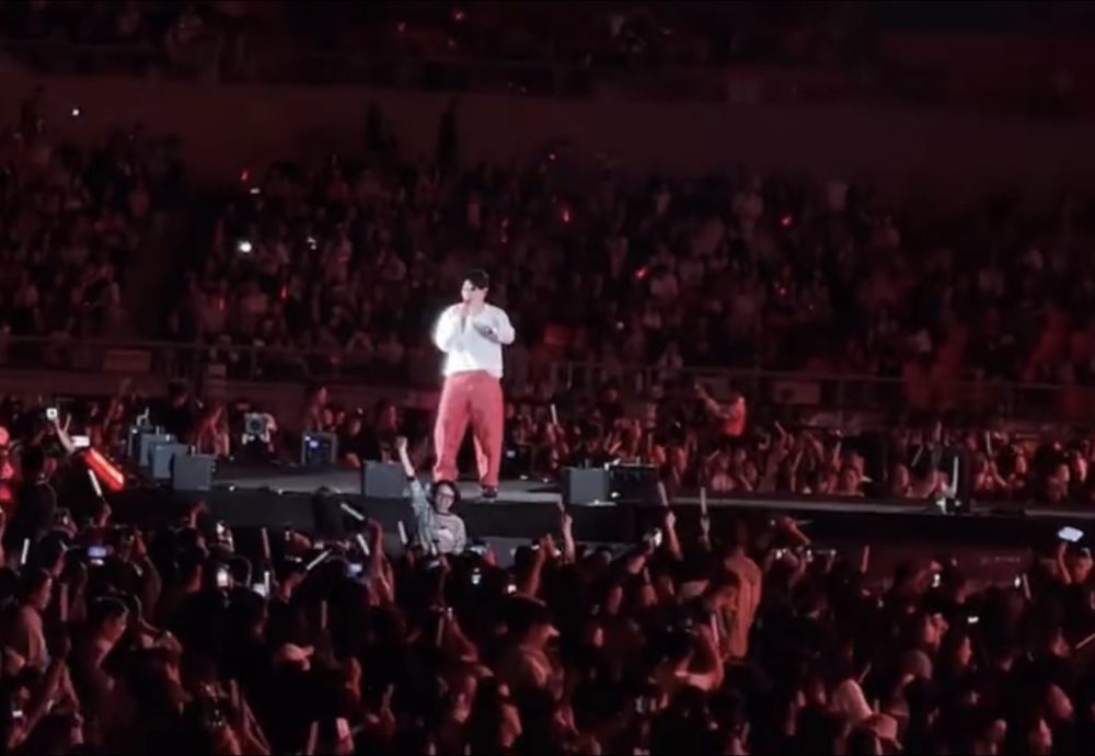 杨宗纬青海开唱爆意外　踩空跌落2公尺舞台吓坏观众