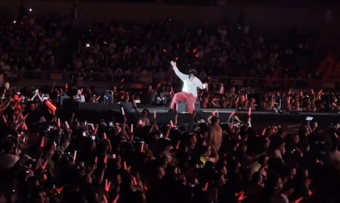 杨宗纬青海开唱爆意外　踩空跌落2公尺舞台吓坏观众