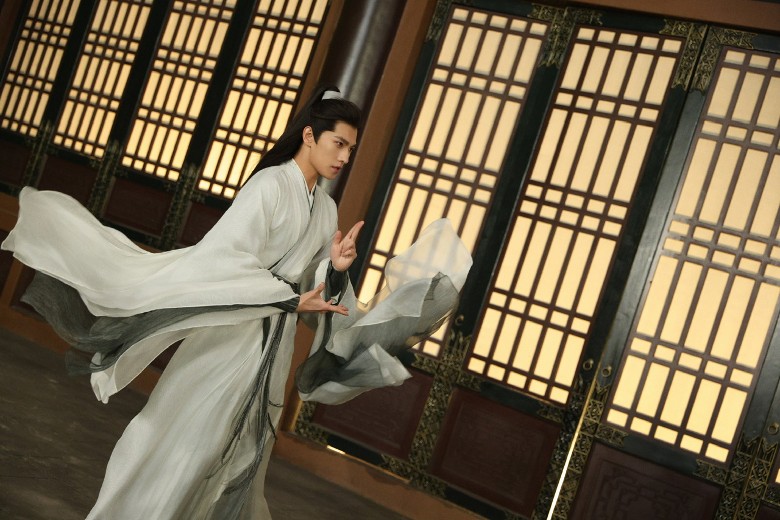 杨洋自揭左腿“几乎动不了” 恐难再拍武侠剧