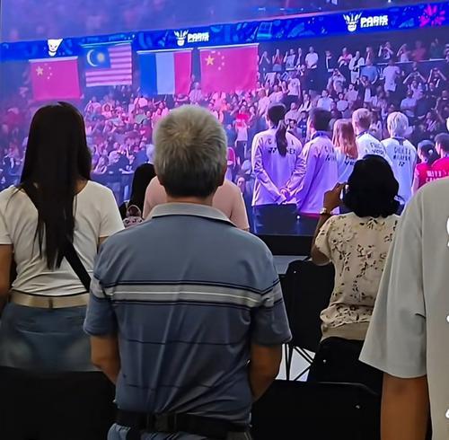 杰蔚夺金感人时刻 巴黎奏响Negaraku 看直播国民自动起立大声合唱