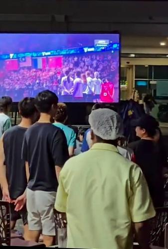 杰蔚夺金感人时刻 巴黎奏响Negaraku 看直播国民自动起立大声合唱