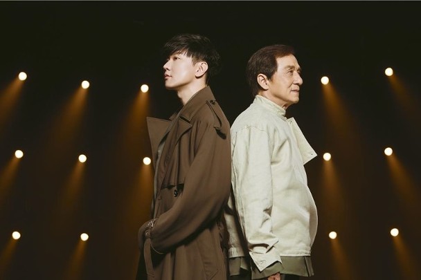  林俊杰新歌望带给大家欢乐 　成龙叹拍动作戏辛苦：哪有快乐啊！