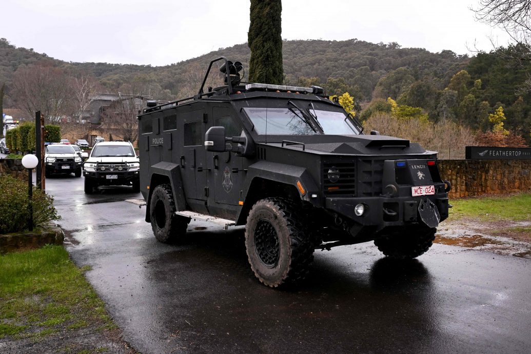 枪手杀害2警逃入丛林 澳洲警方:抓不到人 绝不罢休