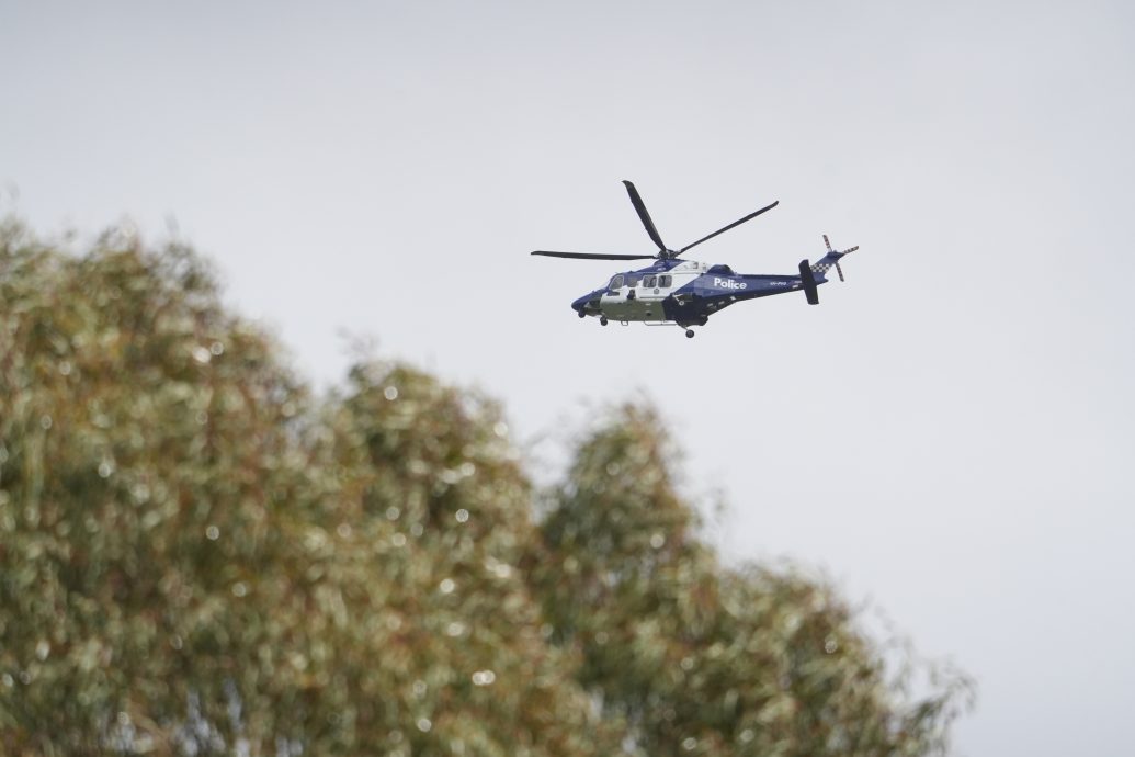 枪手杀害2警逃入丛林 澳洲警方:抓不到人 绝不罢休