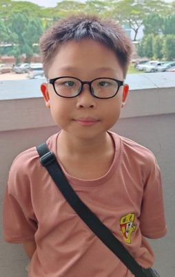 柔04头 :本报活动:“亮睛睛、看清清”全国小学护眼运动巡回列车开到国光二校