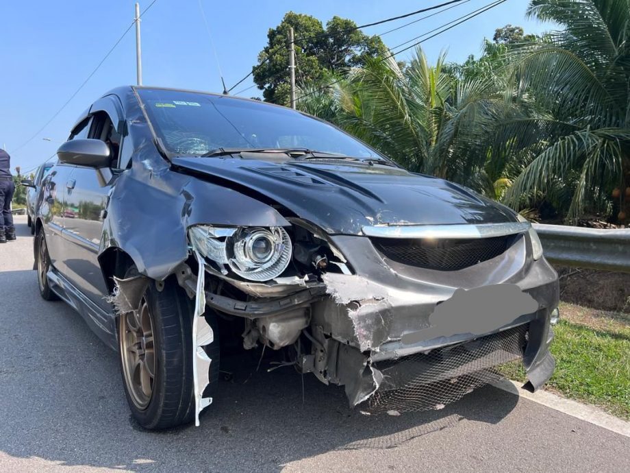 柔：新闻：双溪巴浪格吉路口车祸　67岁摩托骑士当场丧命