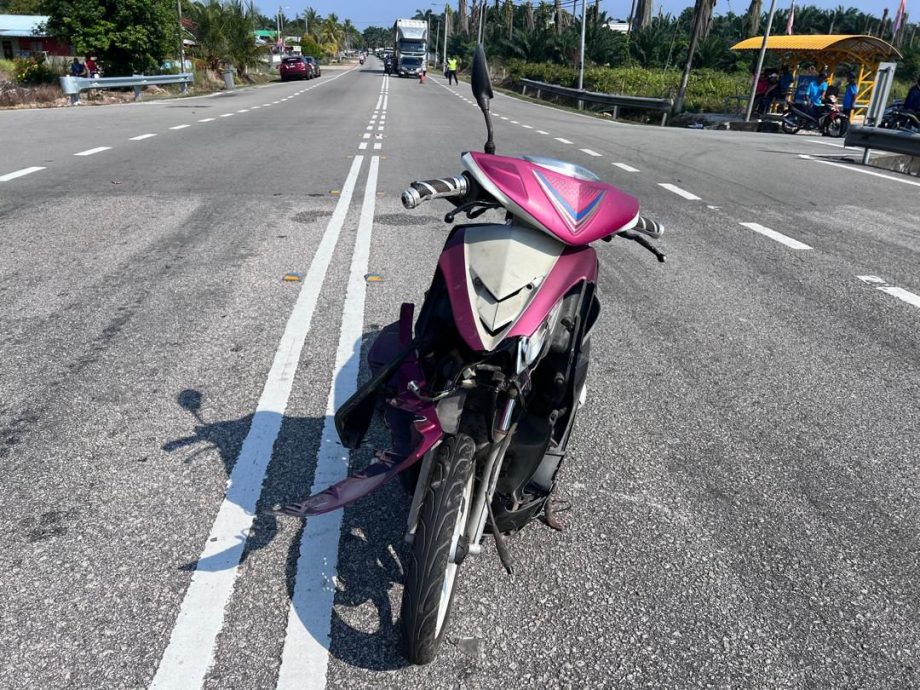 柔：新闻：双溪巴浪格吉路口车祸　67岁摩托骑士当场丧命