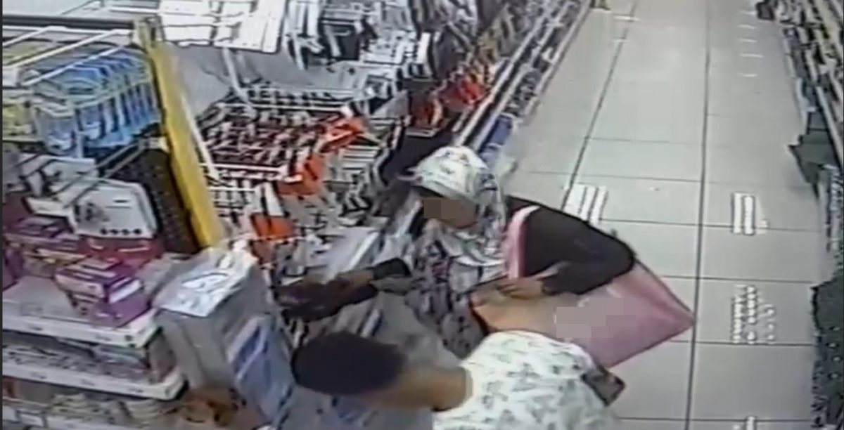 男子假试穿工业鞋伙同两女偷窃 1分钟熟练作案疑惯犯