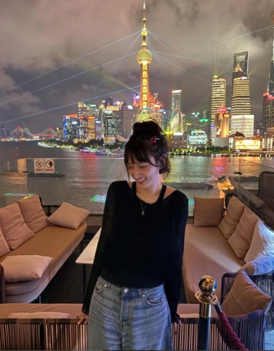 柳惠英游上海拍外送员晒宝特瓶照 卷辱华争议被出征