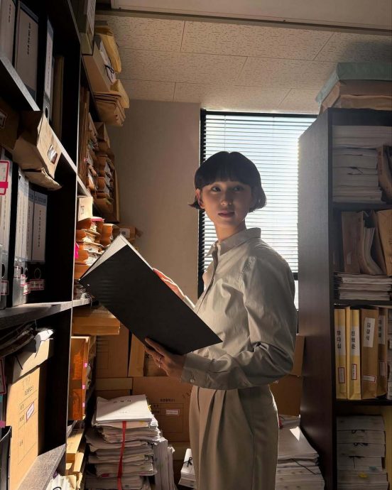 柳惠英游上海拍外送员晒宝特瓶照 卷辱华争议被出征