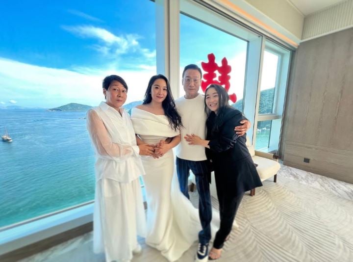 梁家辉幺女洗版式晒娃 爷孙对望灿笑超有爱