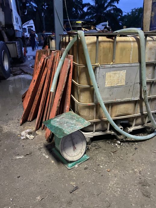 橡胶局警方联手 甘文丁侦破非法抽乳胶活动