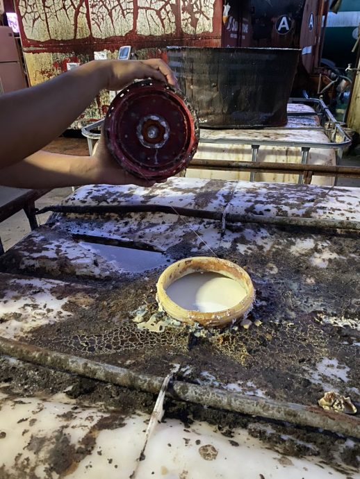 橡胶局警方联手 甘文丁侦破非法抽乳胶活动