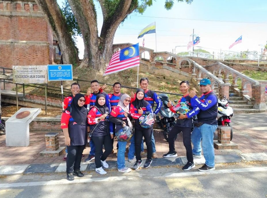 欢庆国庆迎游客 维多利亚桥成打卡热点