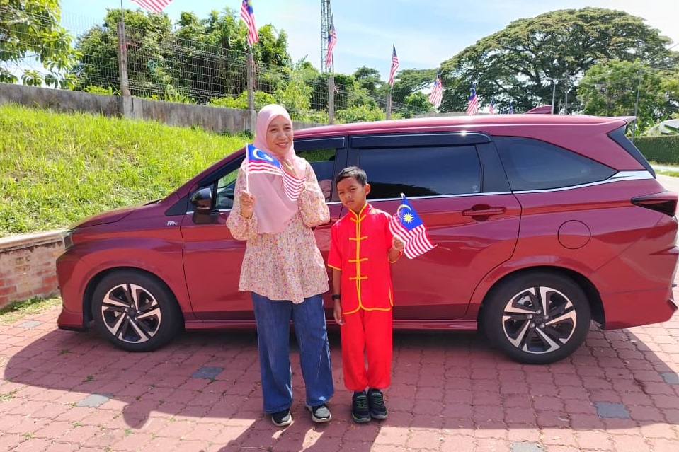 欢庆国庆迎游客 维多利亚桥成打卡热点