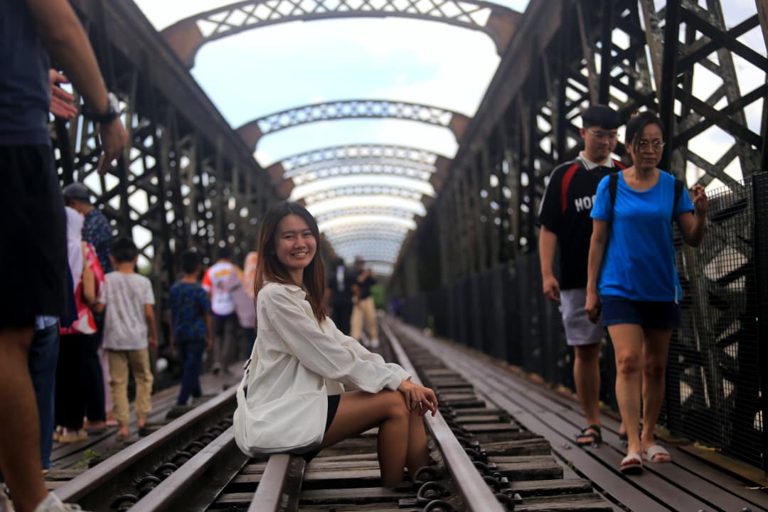 欢庆国庆迎游客 维多利亚桥成打卡热点