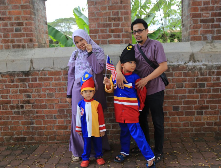 欢庆国庆迎游客 维多利亚桥成打卡热点