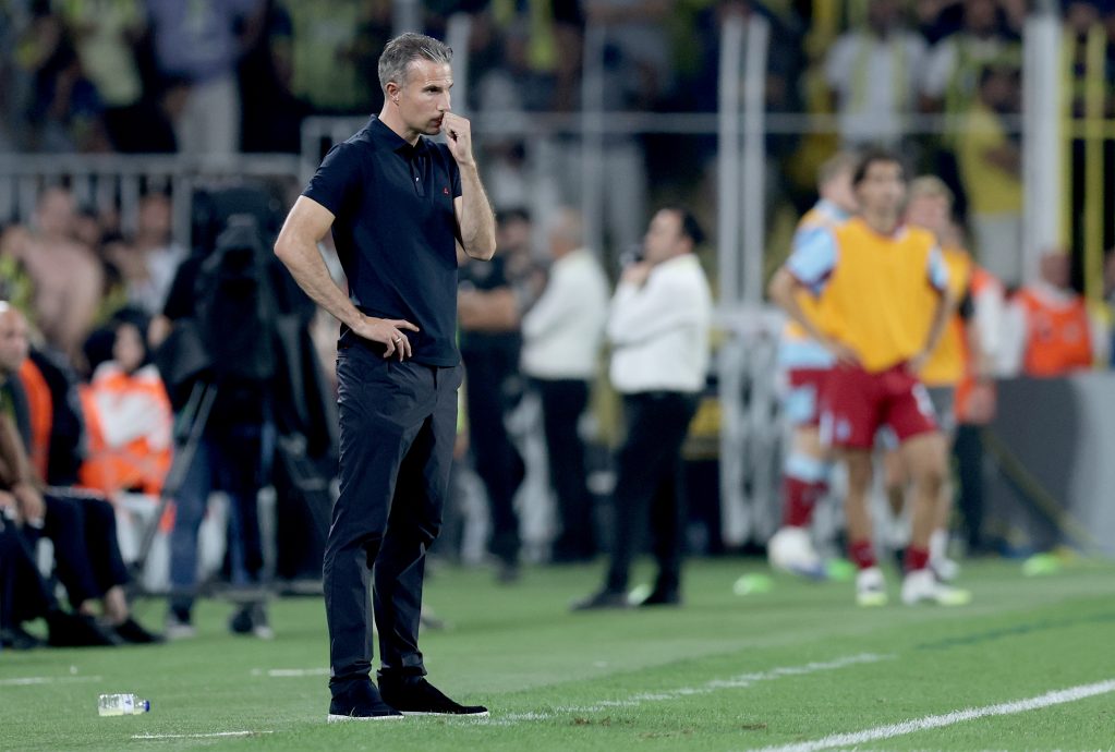 欧冠杯入选赛第3轮次回合| 主场5比2力挫菲耶诺德  狂人率费内巴切大逆转晋附加赛