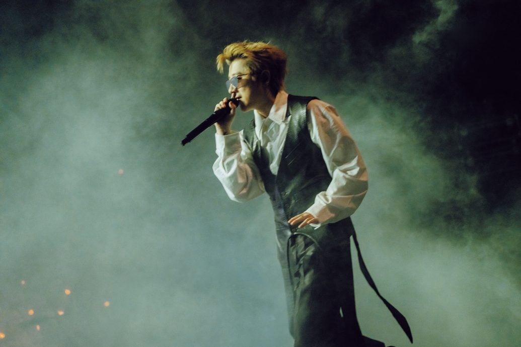 歌迷求婚被调侃 王以太清唱送祝福