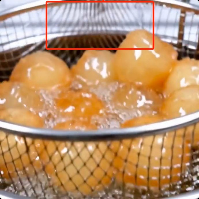 求真：炸冰粒影片是AI伪造／3图