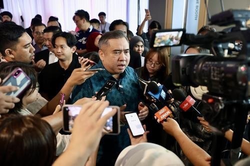 没缴路税车辆可被扣押 陆兆福:缴清才能放车!