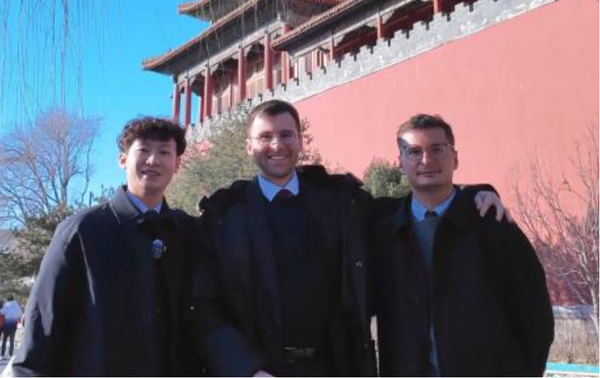 法国小伙捐出祖父守护的618张日军侵华照　排除造假历史价值极高