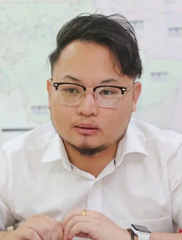 波小不慎倒挂国旗，林骏荣：教育局应从宽处理