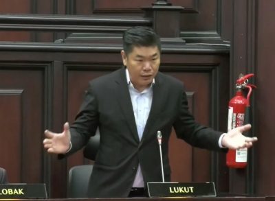 波小国旗倒挂事件引森州议会关注，多名议员吁理性处理