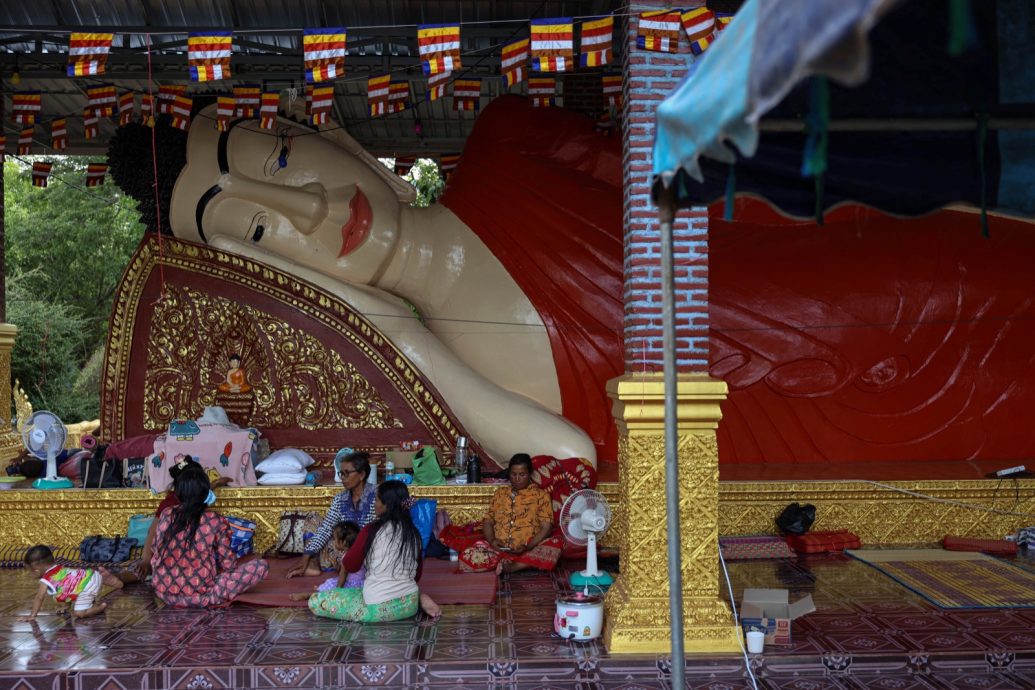 泰医院拒收柬病患、“泰军斩首柬军”假消息疯传　数千柬人逃离泰国