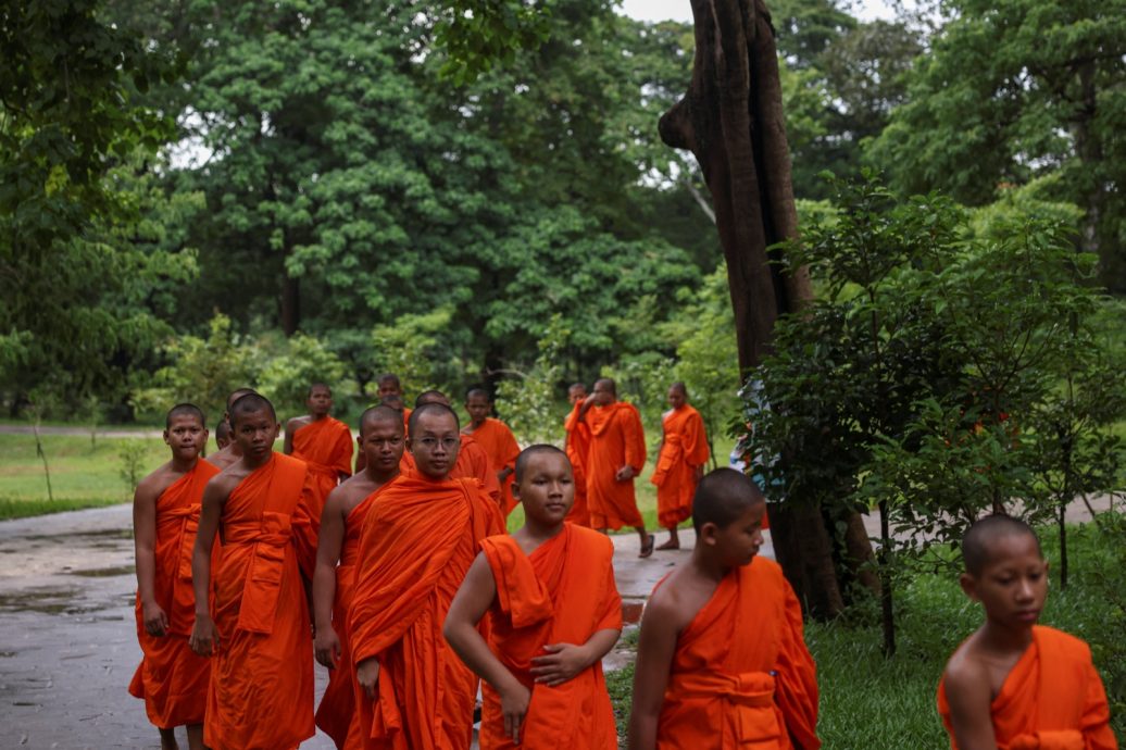 泰医院拒收柬病患、“泰军斩首柬军”假消息疯传　数千柬人逃离泰国