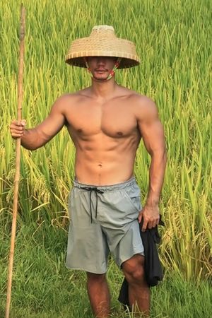 海南帅警跳海救人！湿身照疯传　网歪楼：以后更多人去