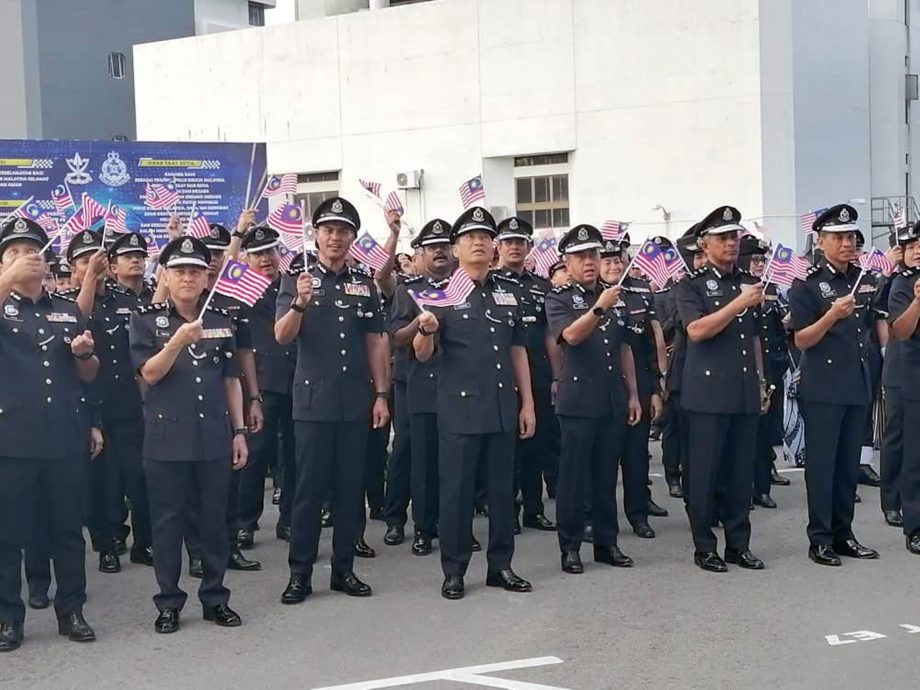 涉嫌非礼意识不清女子,华裔男子获口头保释。