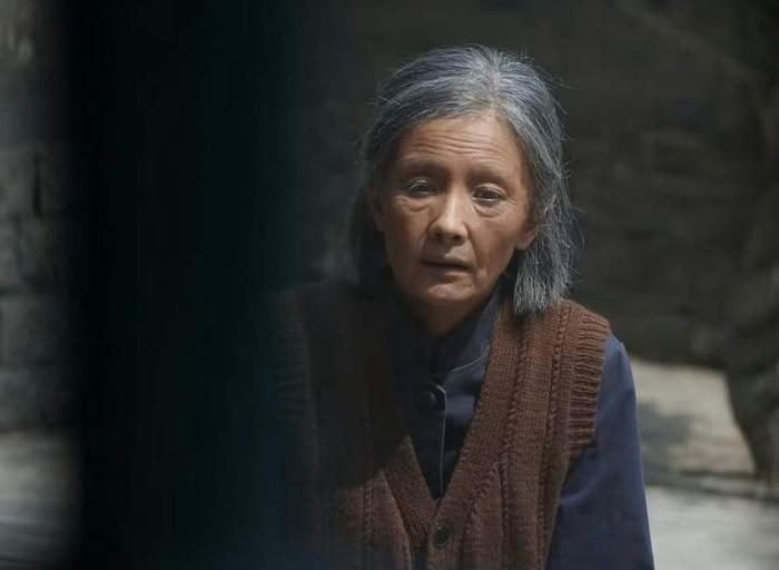 满头白发佝偻现身大结局 杨幂自降片酬演《生万物》