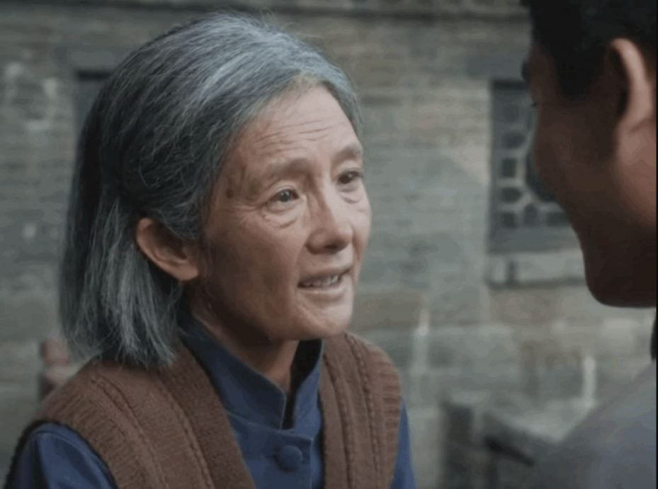 满头白发佝偻现身大结局 杨幂自降片酬演《生万物》