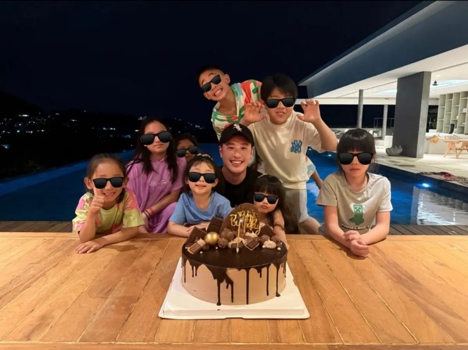 潘玮柏45岁生日 5岁女儿首露面