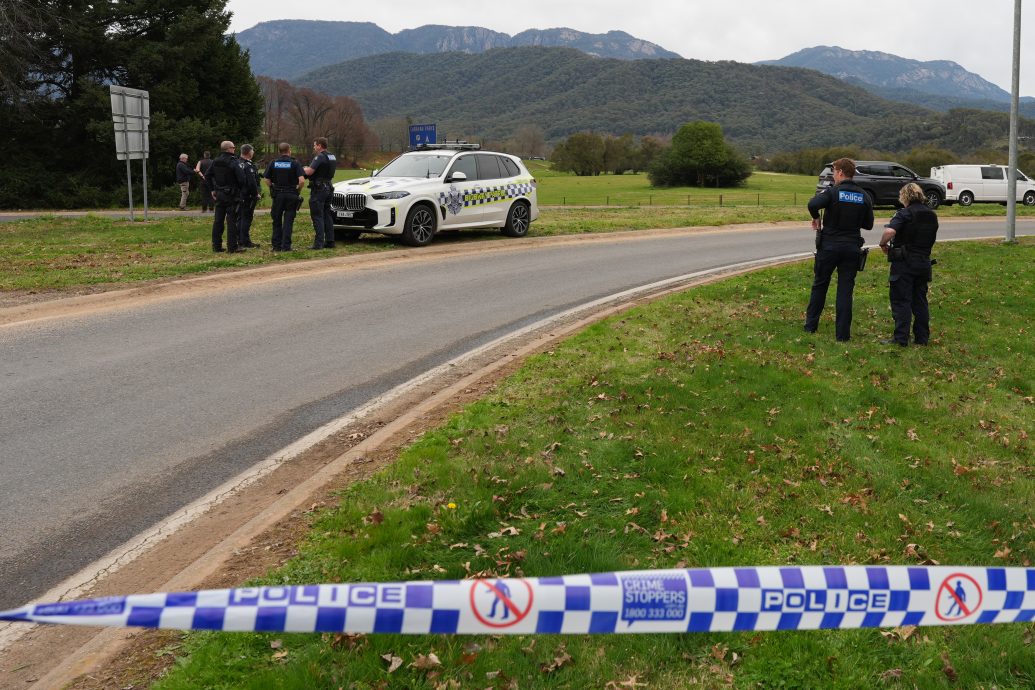 澳洲罕见枪击案2警察殉职 警方追捕枪手 学校、议会关闭 