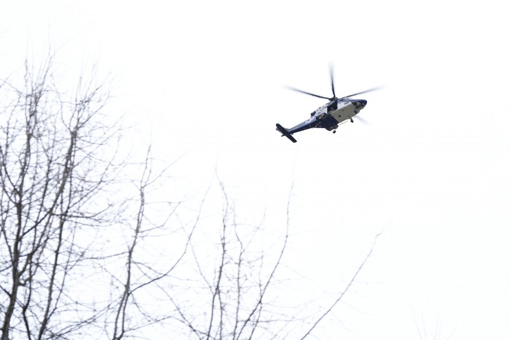 澳洲罕见枪击案2警察殉职 警方追捕枪手 学校、议会关闭 