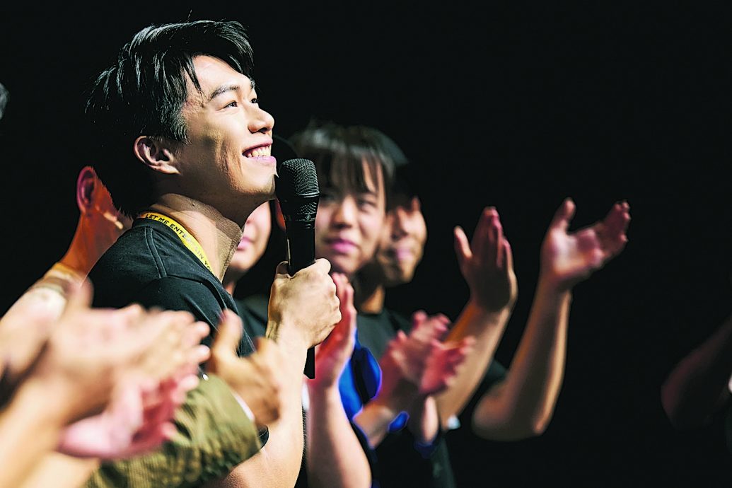 爆患癌后首现身被观众感动 柯炜林抹泪:放心我没事