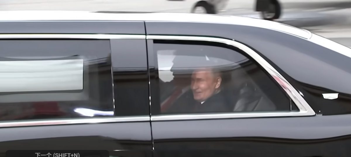  特朗普与普汀罕见共乘“野兽”专车  无翻译陪同