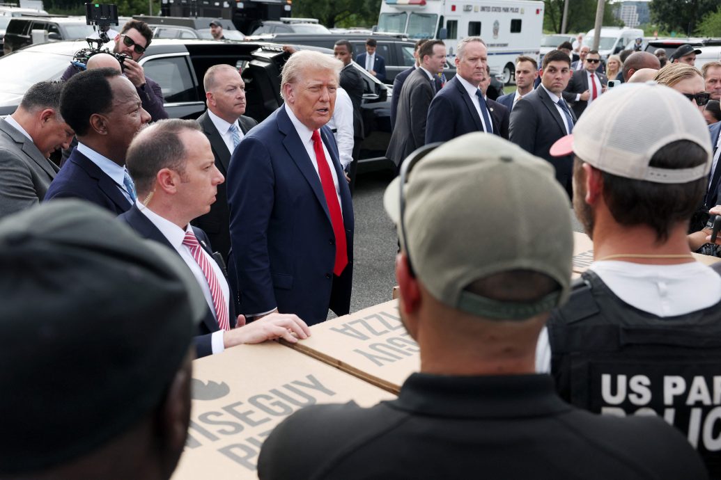 特朗普威胁撤销NBC与ABC牌照 指控媒体“严重偏见”