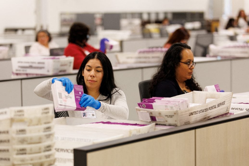 特朗普拟签行政令 “废除”邮寄选票和投票机