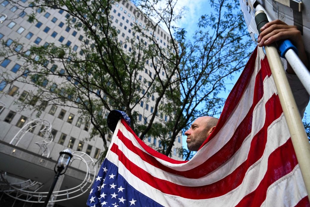 特朗普签行政命令 亵渎美国国旗将被诉