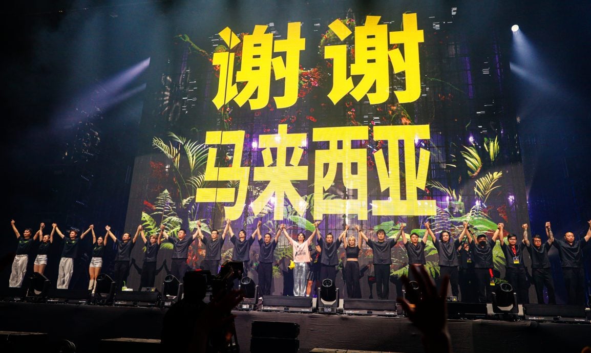 狂宠大马粉丝超时开唱 萧敬腾：罚就罚吧！