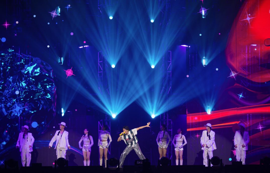 狂宠大马粉丝超时开唱 萧敬腾：罚就罚吧！